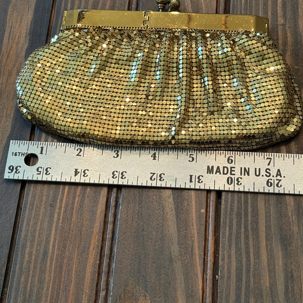 Vintage gold mesh kiss lock clutch